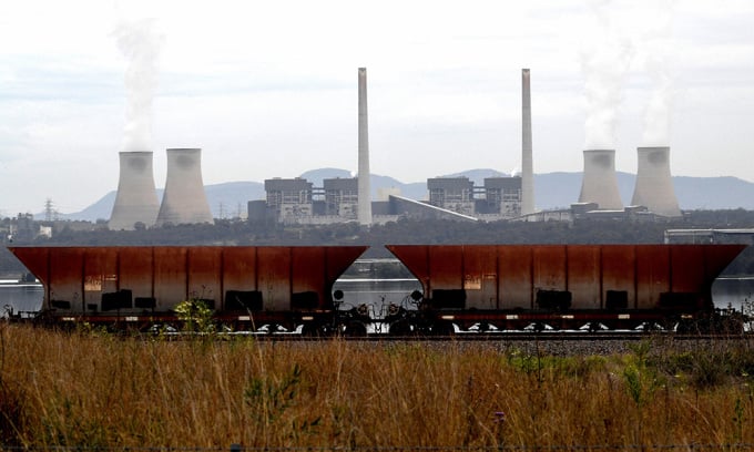 De la vapeur s'élève des tours de refroidissement de la centrale électrique au charbon de Liddell. Photo : AFP