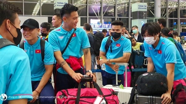 Vietnam team arrives in China, ready for match with host team