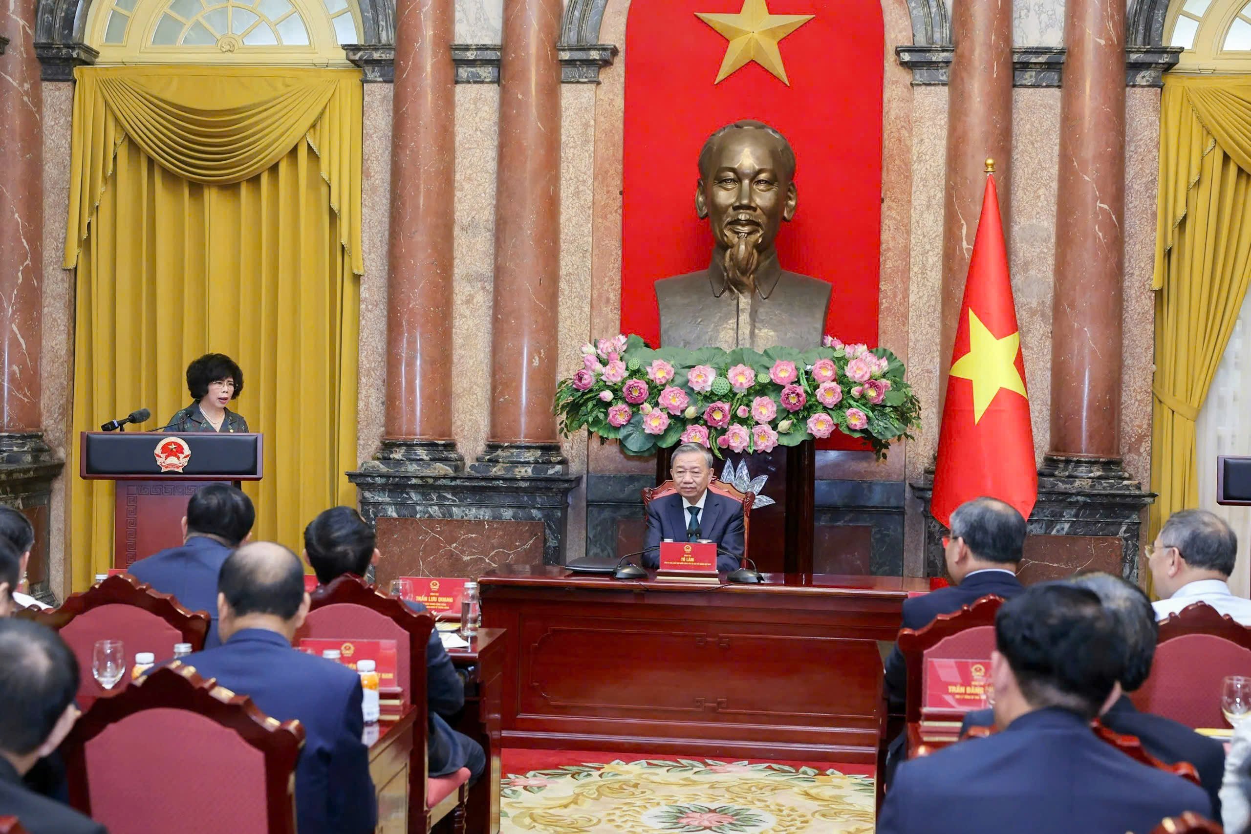 Bài phát biểu đầy tâm huyết của AHLĐ Thái Hương tại buổi gặp mặt doanh nhân tiêu biểu: Khát vọng nâng tầm nông nghiệp Việt- Ảnh 1.