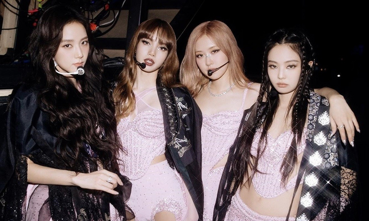 Les médias coréens ont rapporté que BlackPink avait accepté de maintenir son contrat d'activité de groupe avec YG Entertainment.