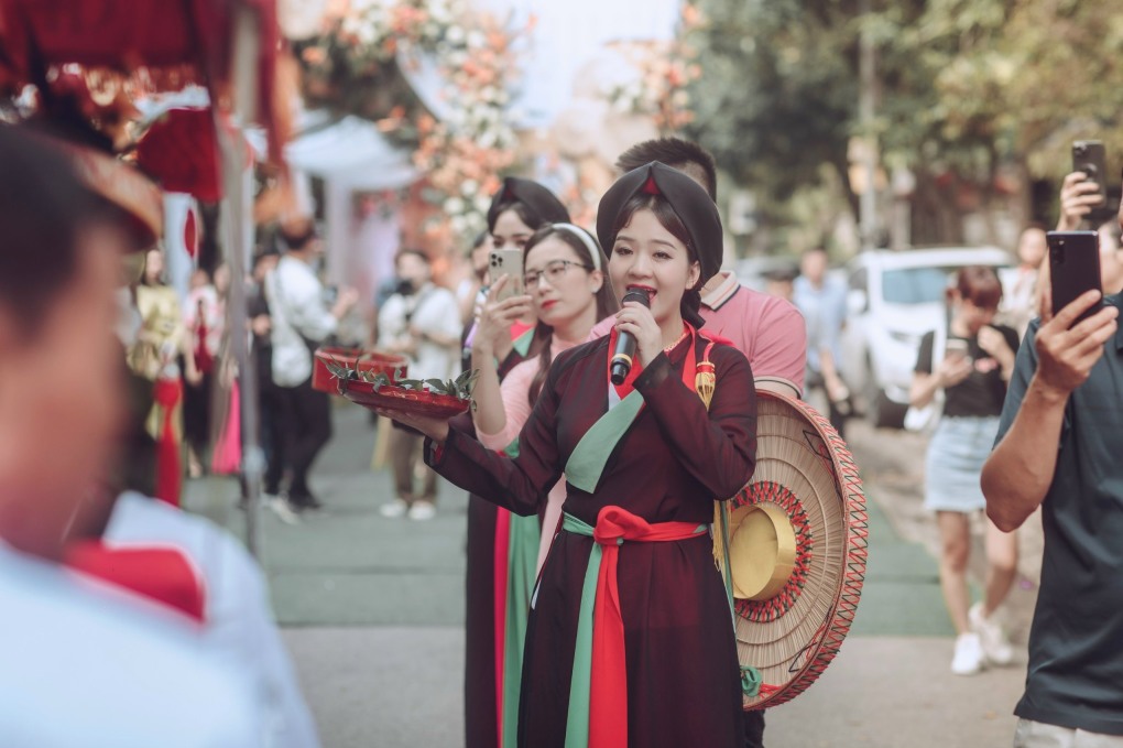 Bride recreates old Hanoi in engagement ceremony