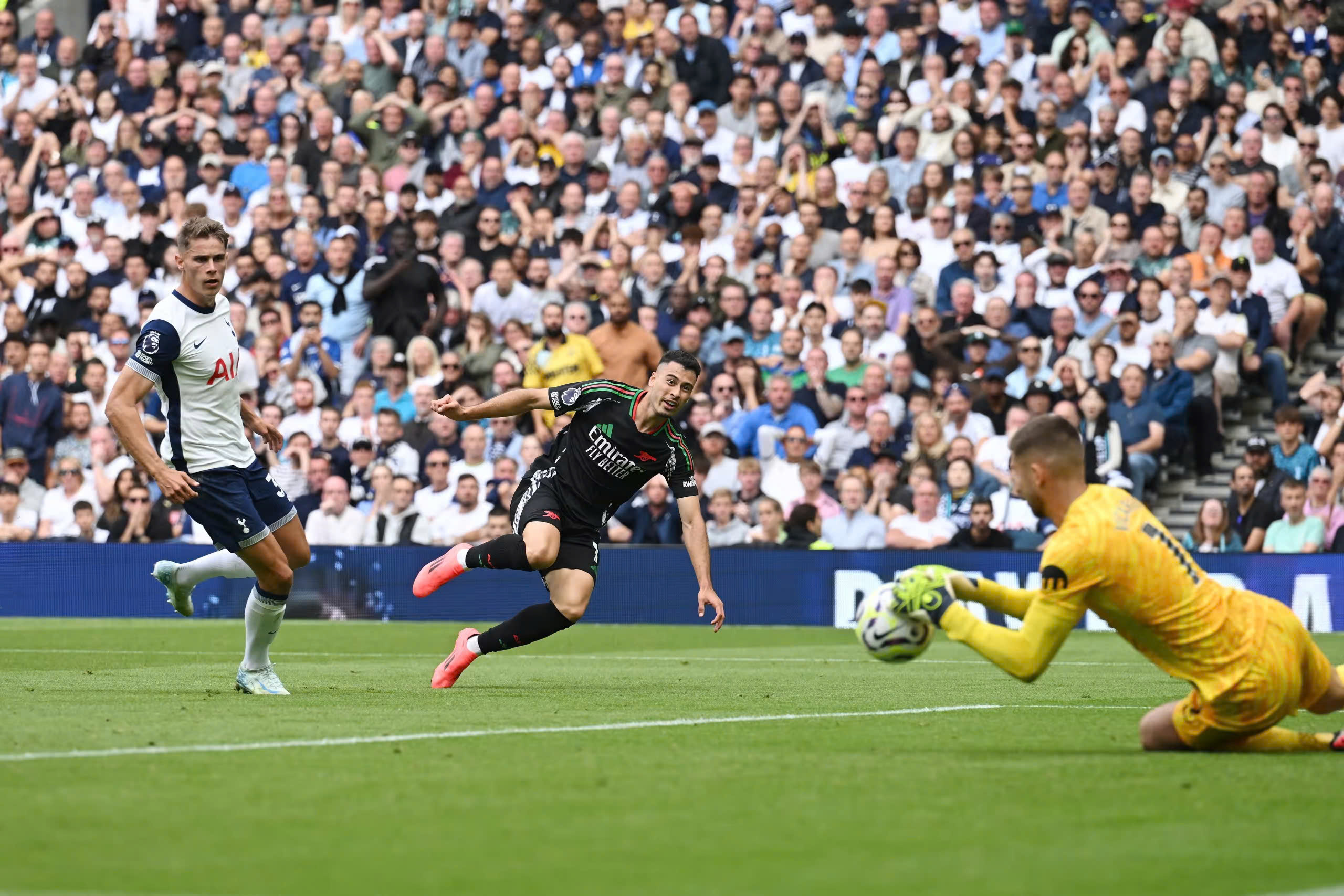 'Chấp' gần nửa đội hình chính, Arsenal vẫn khiến Tottenham phơi áo trên sân nhà- Ảnh 2.