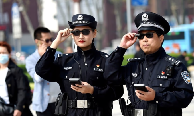 La police chinoise à Luoyang, province du Henan. Photo : Reuters