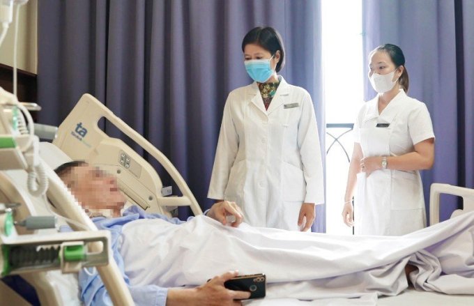 Los nutricionistas examinan y desarrollan planes de tratamiento para los pacientes después de la cirugía. Foto: Hospital Tam Anh