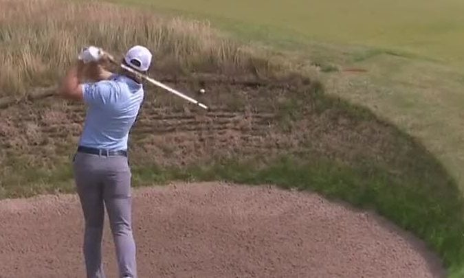 Sam Burns en difficulté au trou 10, par 5