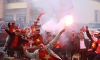 Viet Tri is blazing red, fueling the Vietnamese team in the second leg of the semi-final