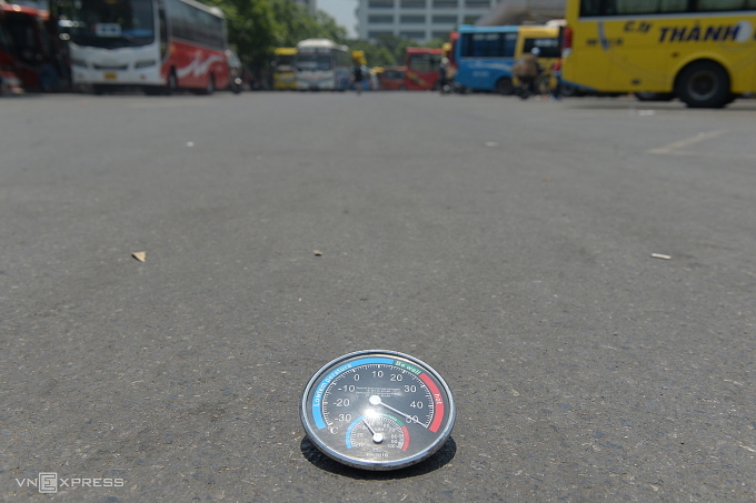 Hitzewelle übersteigt am Mittag des 6. Mai in Hanoi 50 Grad Celsius. Foto: Pham Chieu