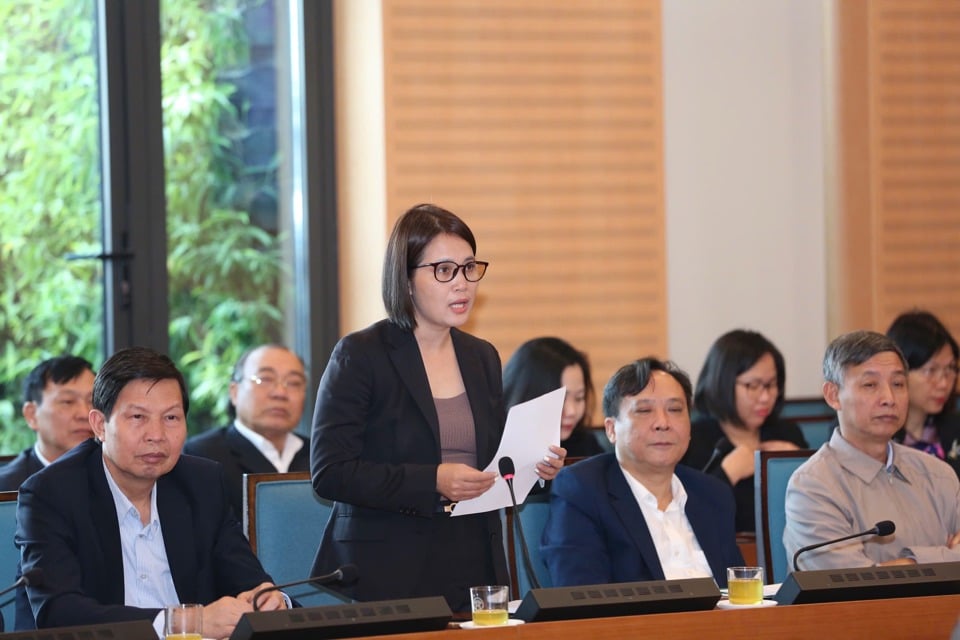 Auf der Konferenz stellten die Bauerndelegierten den Stadtführern Fragen. Foto: Pham Hung