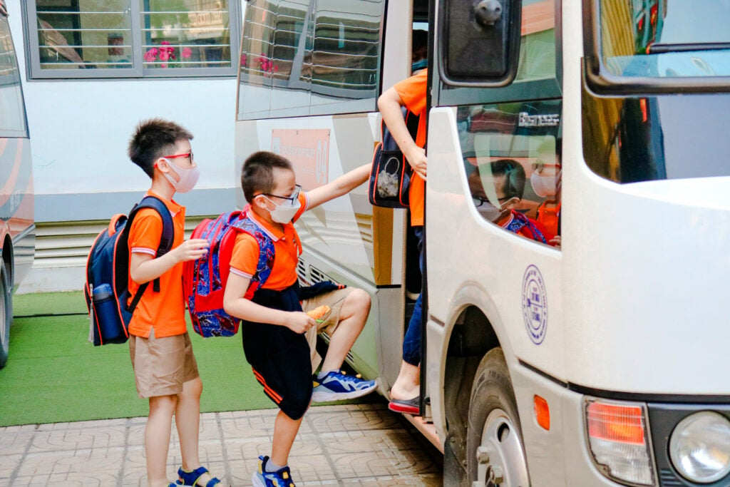 Politique - Proposition selon laquelle les autobus scolaires doivent être équipés d'une alarme si un élève est laissé derrière