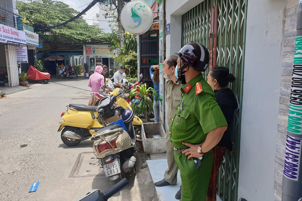 Une propriétaire de Saigon découvre le corps d'un nouveau-né dans une valise