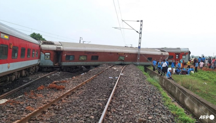 รถไฟตกรางในอินเดีย ผู้โดยสารได้รับบาดเจ็บ 22 ราย