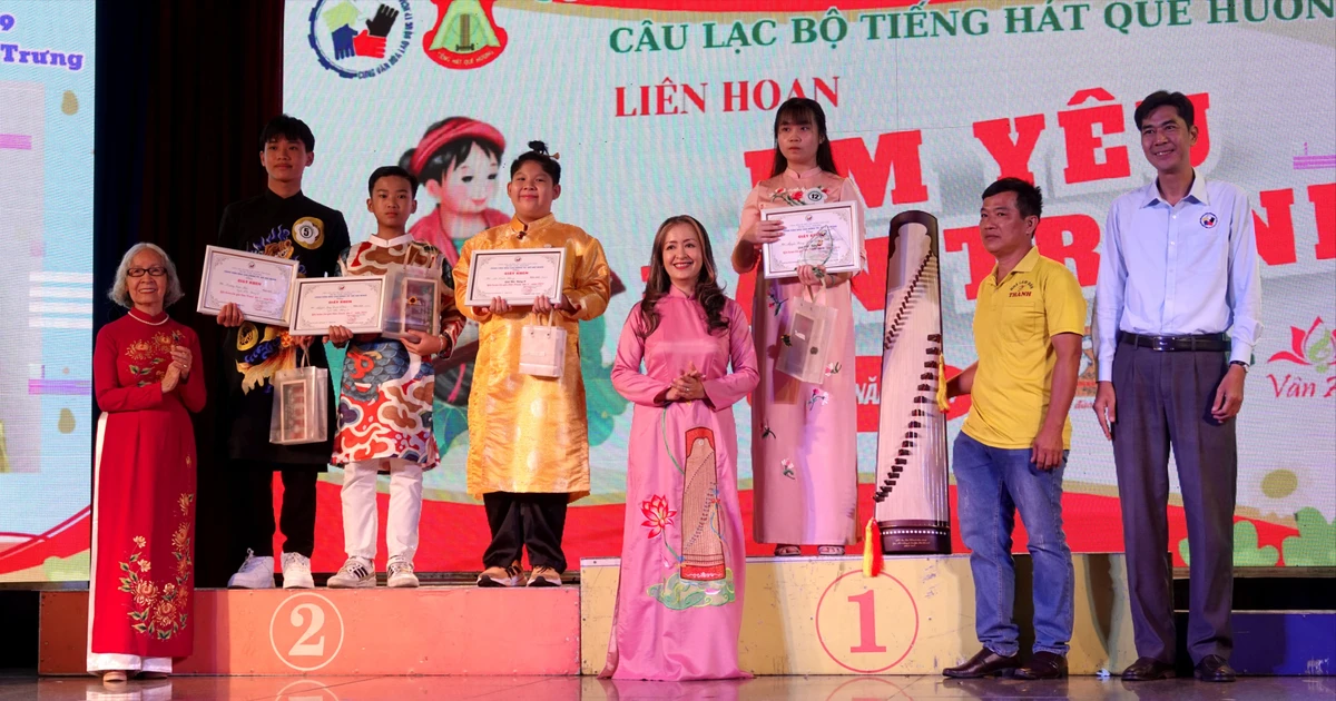 Award Ceremony of the 4th "I Love Dan Tranh" Festival 2024