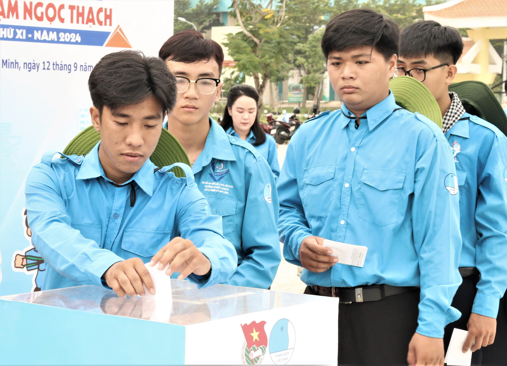 Thành Đoàn TP.HCM tuyển tình nguyện viên khắc phục bão lũ qua Go Volunteer! - Ảnh 1.