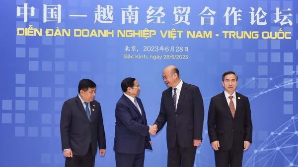 Image du Premier ministre Pham Minh Chinh participant au Forum de coopération en matière d'investissement et de commerce Vietnam-Chine