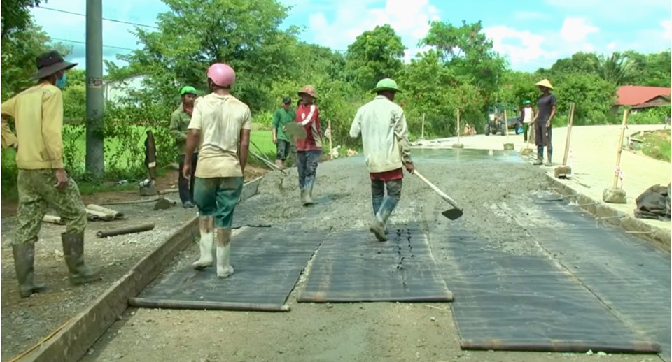 楊涛村の農村道路の建設。