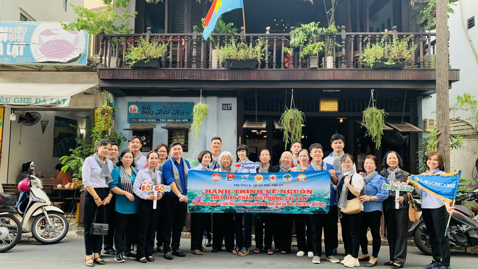 Saigontourist Travel tặng chương trình tham quan trụ sở UBND TP.HCM - Ảnh 5.