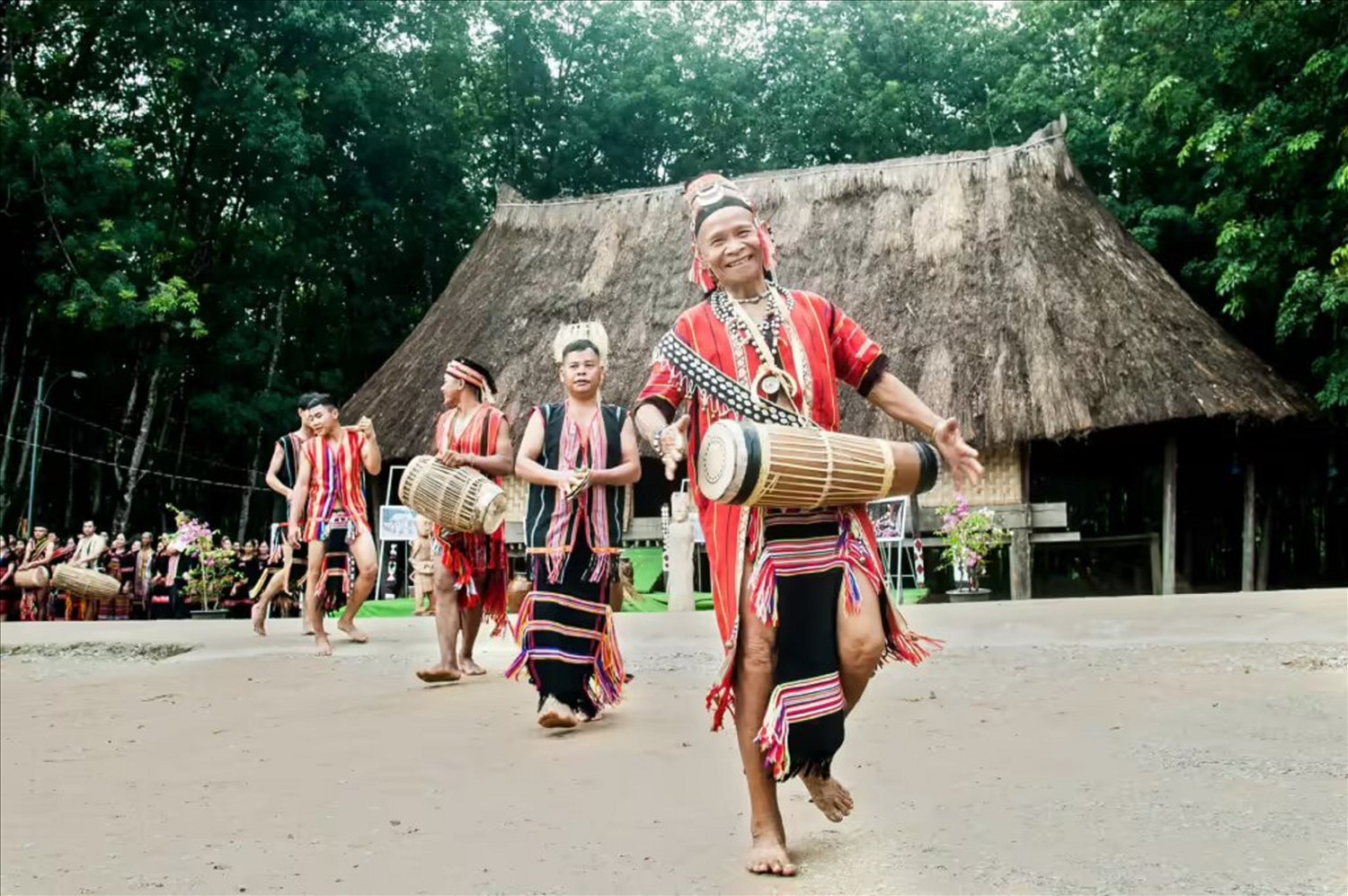 Làng du lịch cộng đồng Đăk Răng vẫn còn lưu giữ những nét văn hóa độc đáo của dân tộc Giẻ Triêng. 