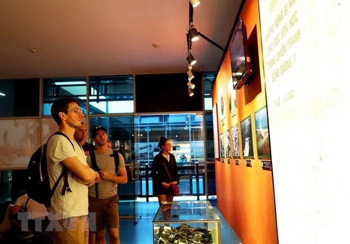 The War Remnants Museum always attracts a large number of international visitors. (Photo: Hong Dat/VNA)