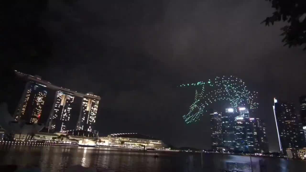 1.500 drones forman un dragón gigante en el cielo de Singapur