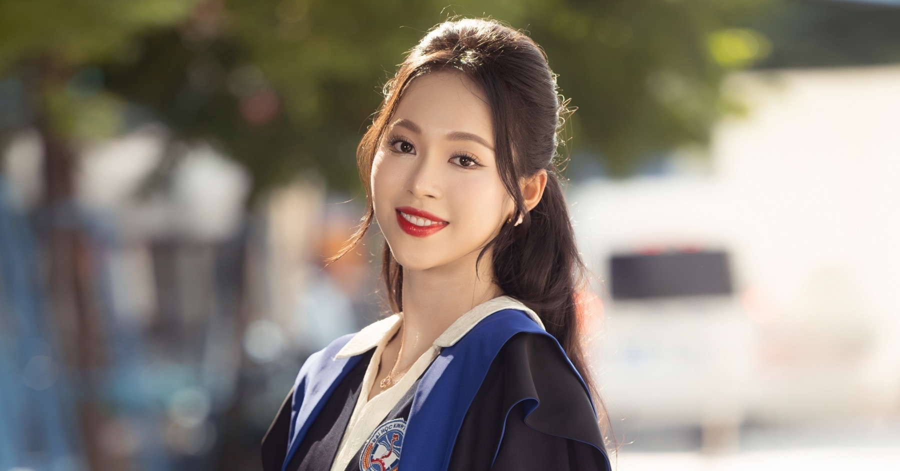 Miss Vietnam 2022 runner-up graduated as valedictorian of National Economics University