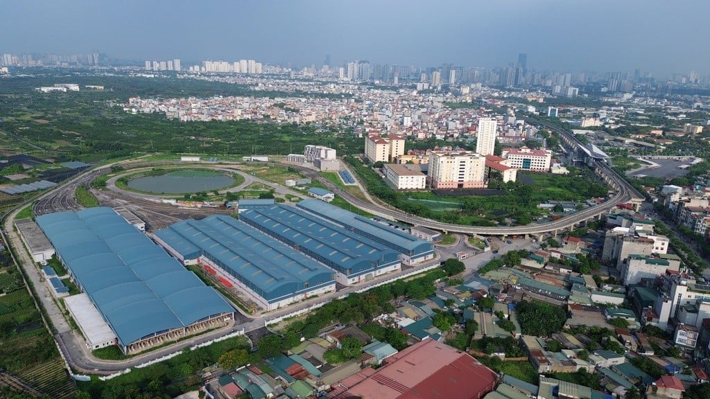 10 Züge auf der Strecke Nhon – Bahnhof Hanoi sind nach vielen Jahren des Wartens fahrbereit. Foto 1