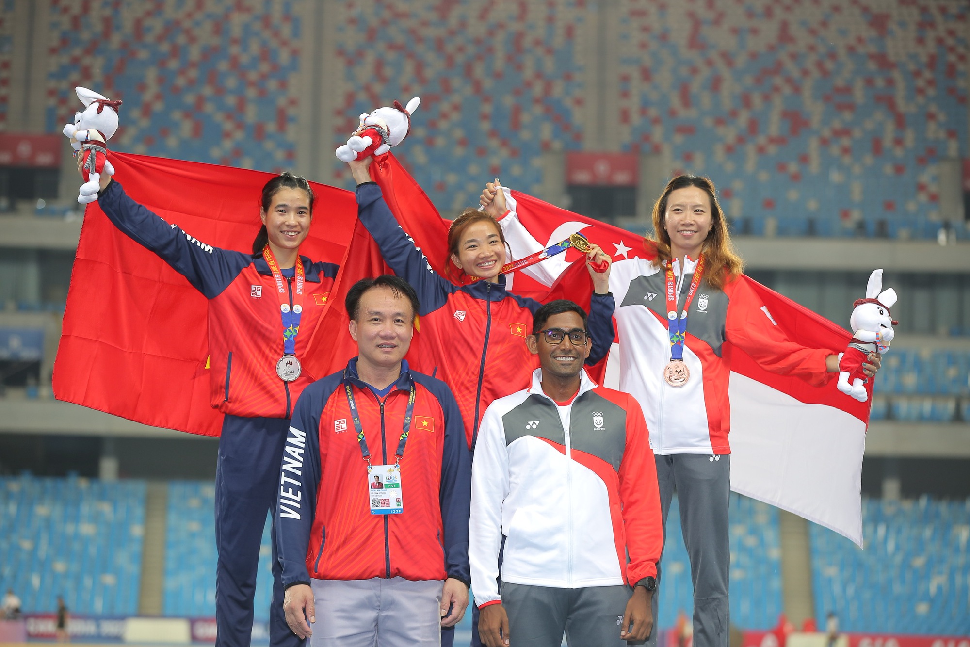 Siêu nhân Nguyễn Thị Oanh gây chấn động đường chạy SEA Games - Ảnh 5.