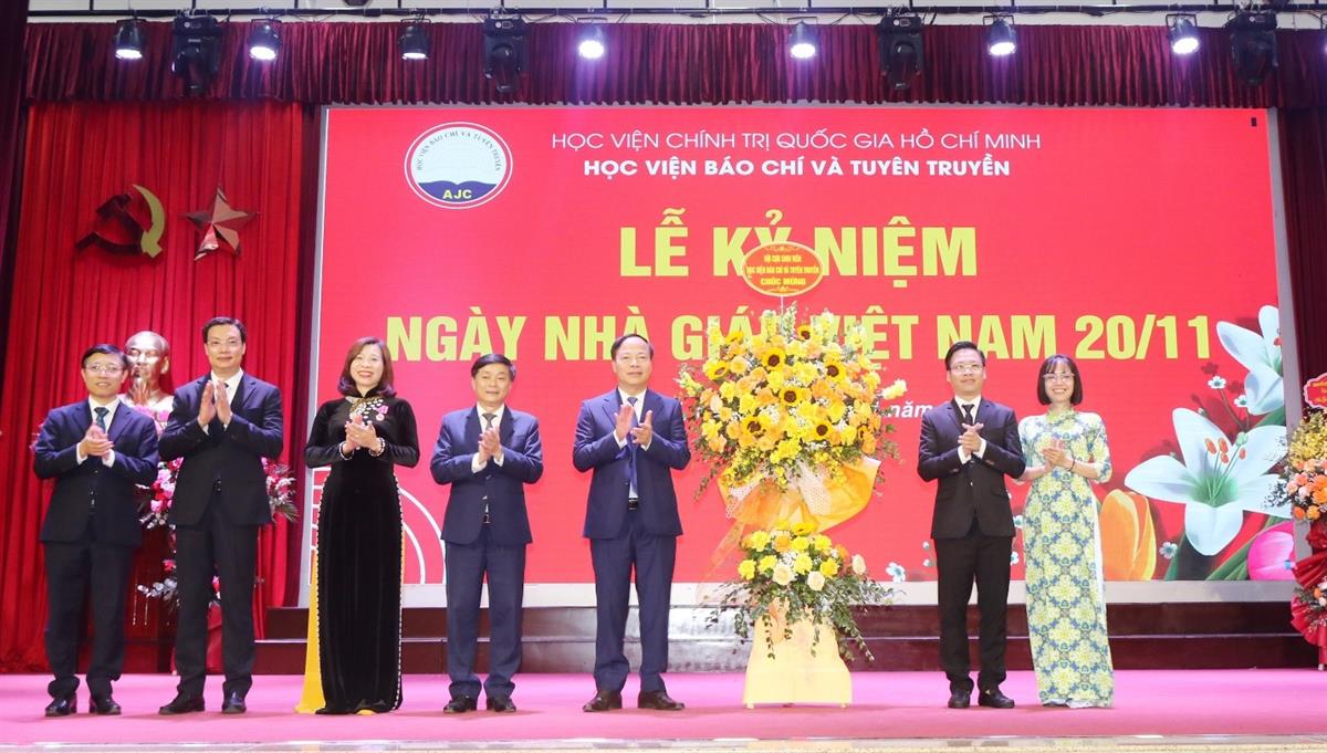 Học viện Báo chí và Tuyên truyền tổ chức Lễ kỷ niệm 42 năm Ngày Nhà giáo Việt Nam (20/11/1982 – 20/11/2024)