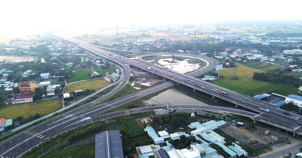 View two intersections connecting National Highway 1 with Ho Chi Minh City Expressway