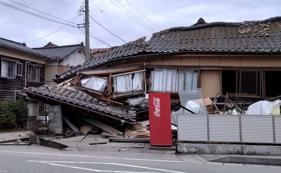 earthquake shakes japan warning big wave picture 2