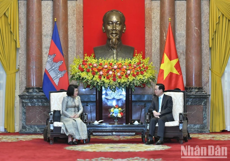 ประธานาธิบดีโว วัน ทวง ให้การต้อนรับสมเด็จ คูน ซูดารี ประธานรัฐสภากัมพูชา