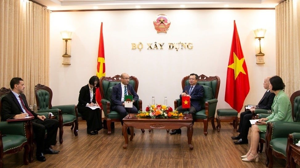 Vietnam and Algeria jointly create conditions and support businesses of both sides to develop