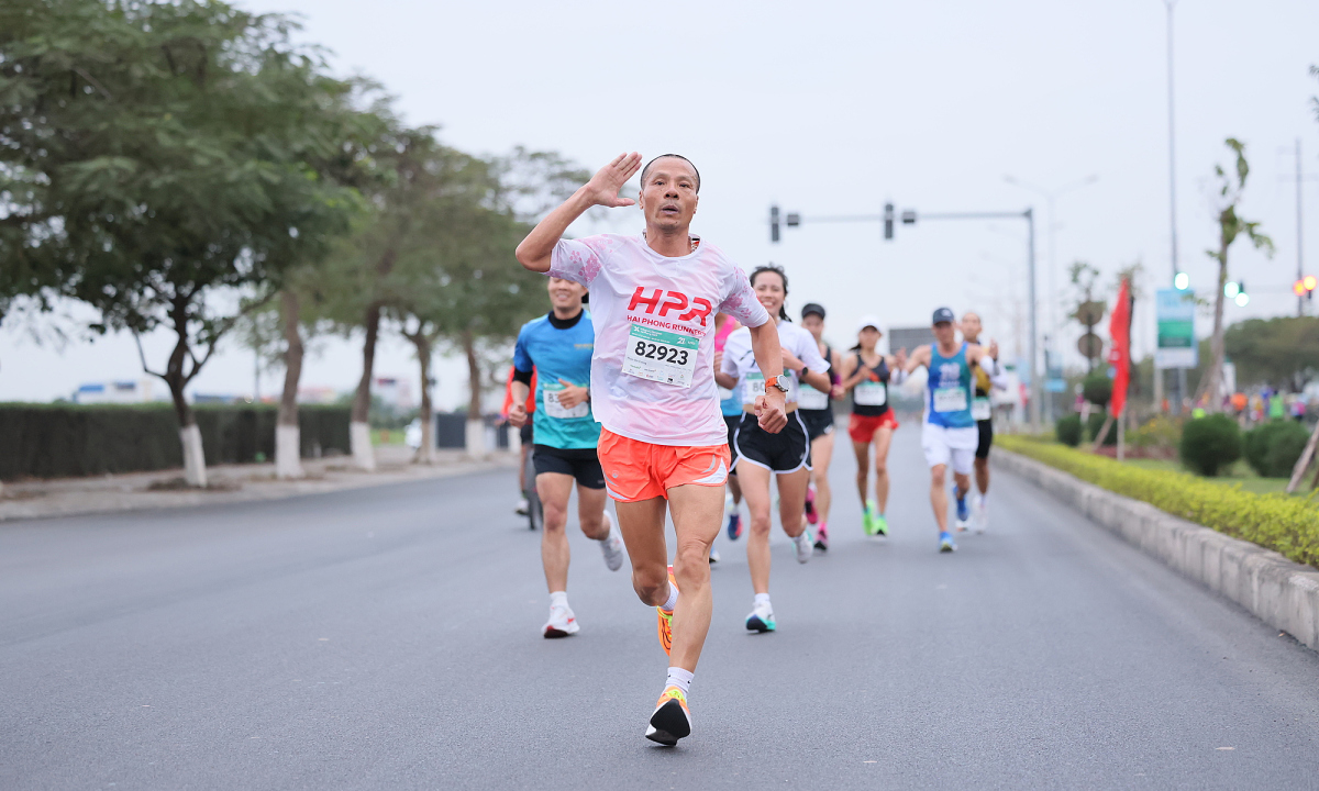 El corredor Viet U70 corre 160 km para dar la bienvenida al nuevo año