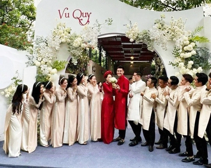 Hình ảnh hiếm hoi trong lễ cưới của siêu mẫu Vĩnh Thụy và ái nữ đại gia Đà Lạt? - Ảnh 1.