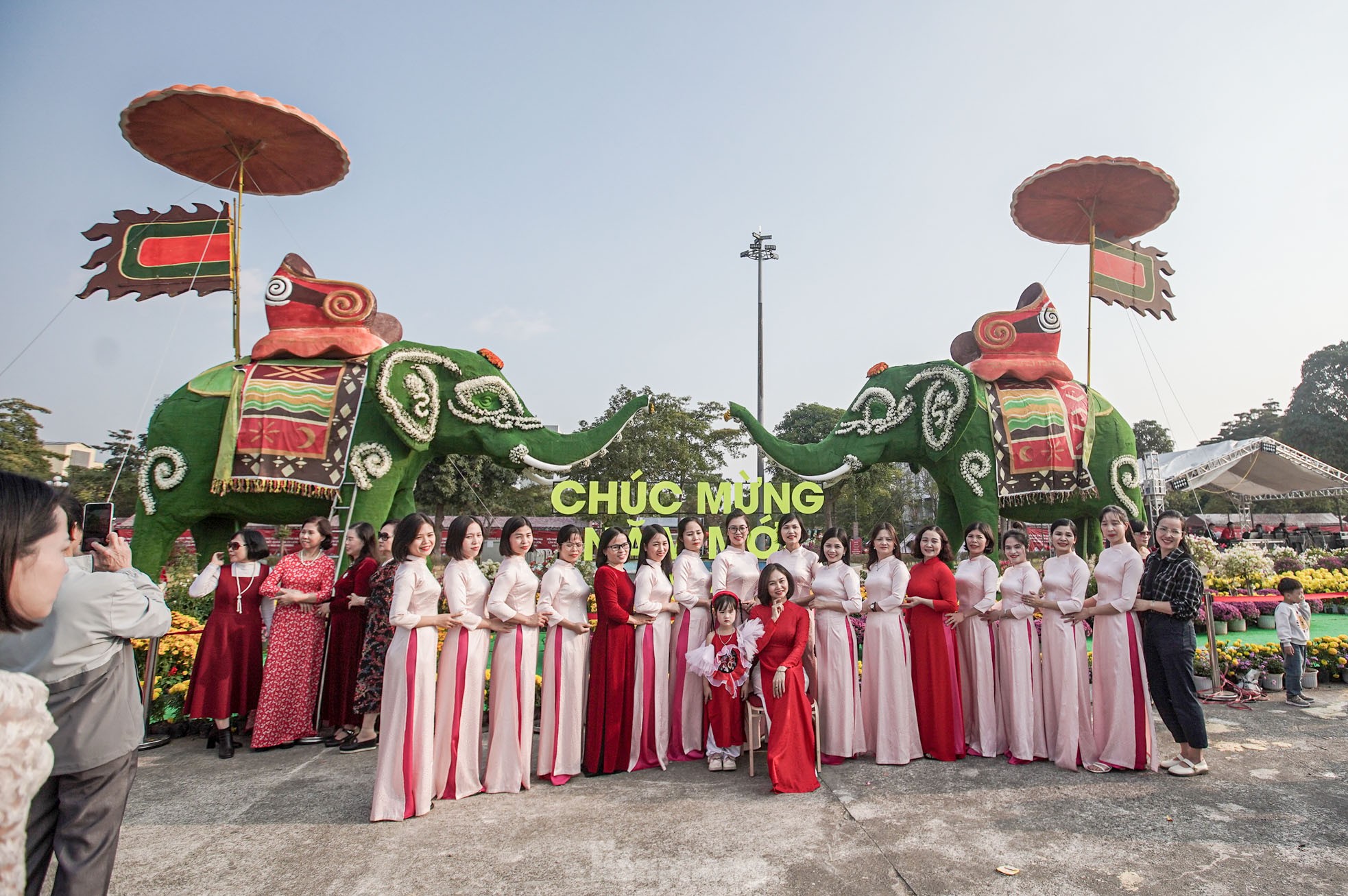 Miles de personas acuden al festival de flores más grande del Norte foto 15