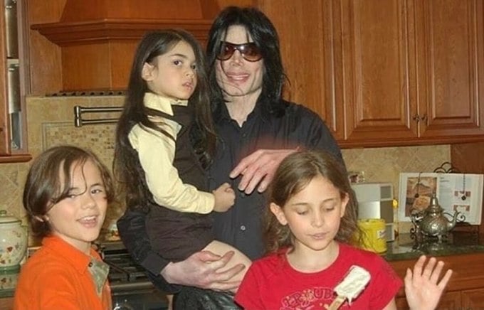 Michael Jackson macht ein Foto mit seinen Kindern. Foto: Prince Jacksons Instagram