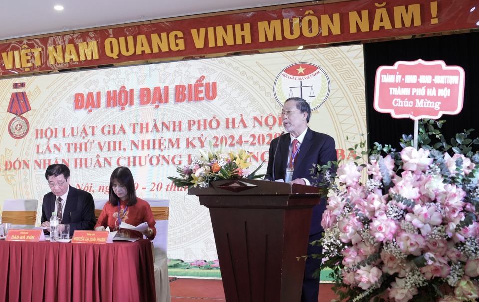 Ông Nguyễn Hồng Tuyến – Chủ tịch Hội Luật gia TP Hà Nội khóa VII, nhiệm kỳ 2018-2024 công bố phiên họp thứ nhất của Ban Chấp hành khoá mới 