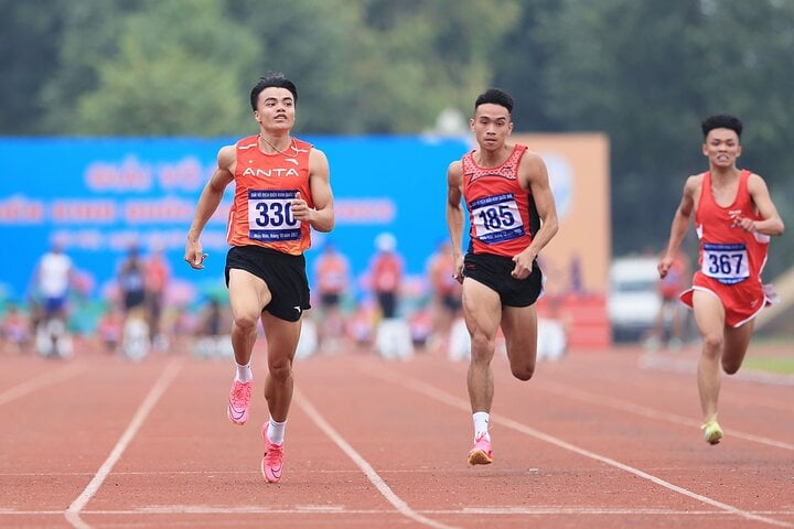 Ngan Ngoc Nghia (numéro 330) a remporté la course de 200 mètres.