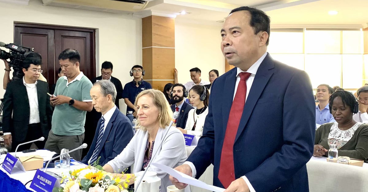 Dialogue avec les universités vietnamiennes, de nombreuses entreprises technologiques soutiennent la formation des ressources humaines