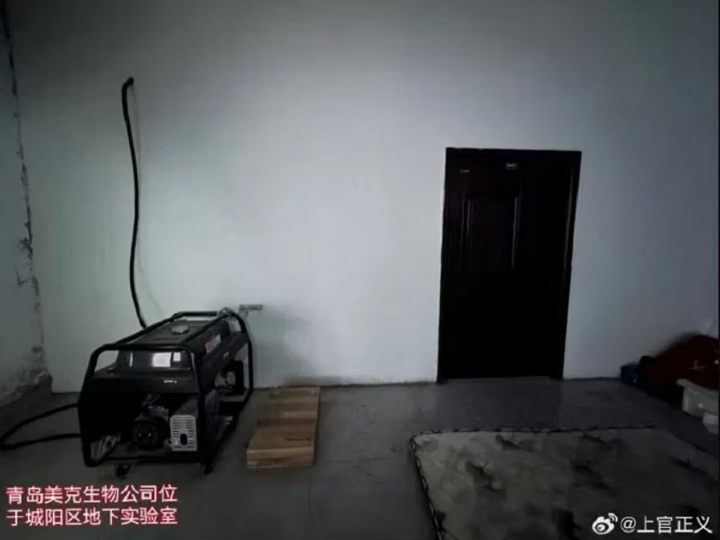 La puerta que conduce a una instalación subterránea de gestación subrogada, debajo de un mercado de repuestos de automóviles en Qingdao, provincia de Shandong, China. (Foto: Shangguan Zhengyi)