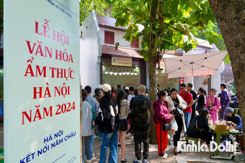 Das Organisationskomitee gab die Entscheidung bekannt, „Pho Hanoi“ in die Liste des nationalen immateriellen Kulturerbes aufzunehmen. Das Hanoi Food Culture Festival findet vom 28. November bis 1. Dezember im Thong Nhat Park in der Fußgängerzone Tran Thai Tong (Bezirk Hai Ba Trung, Hanoi) statt.