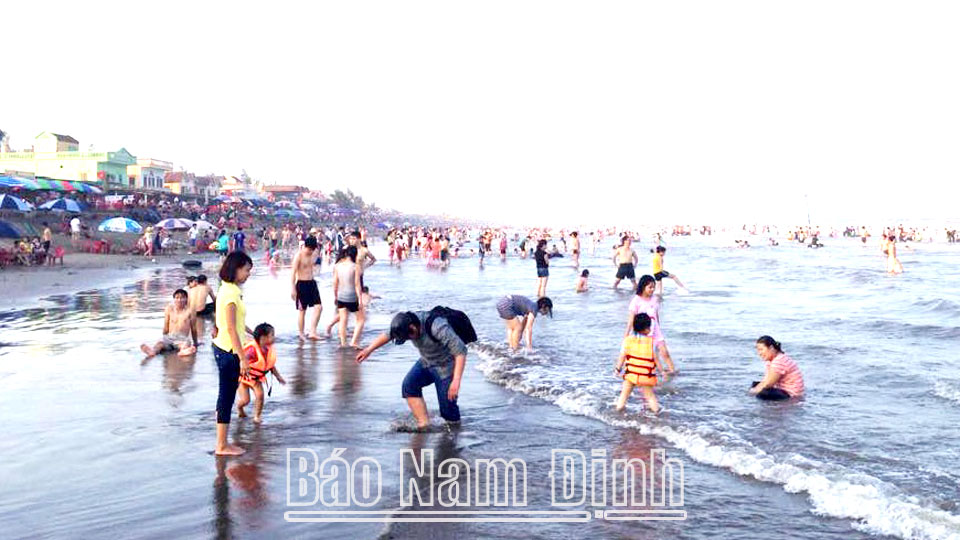 Thinh Long Beach (Hai Hau) is a popular destination for summer vacationers.