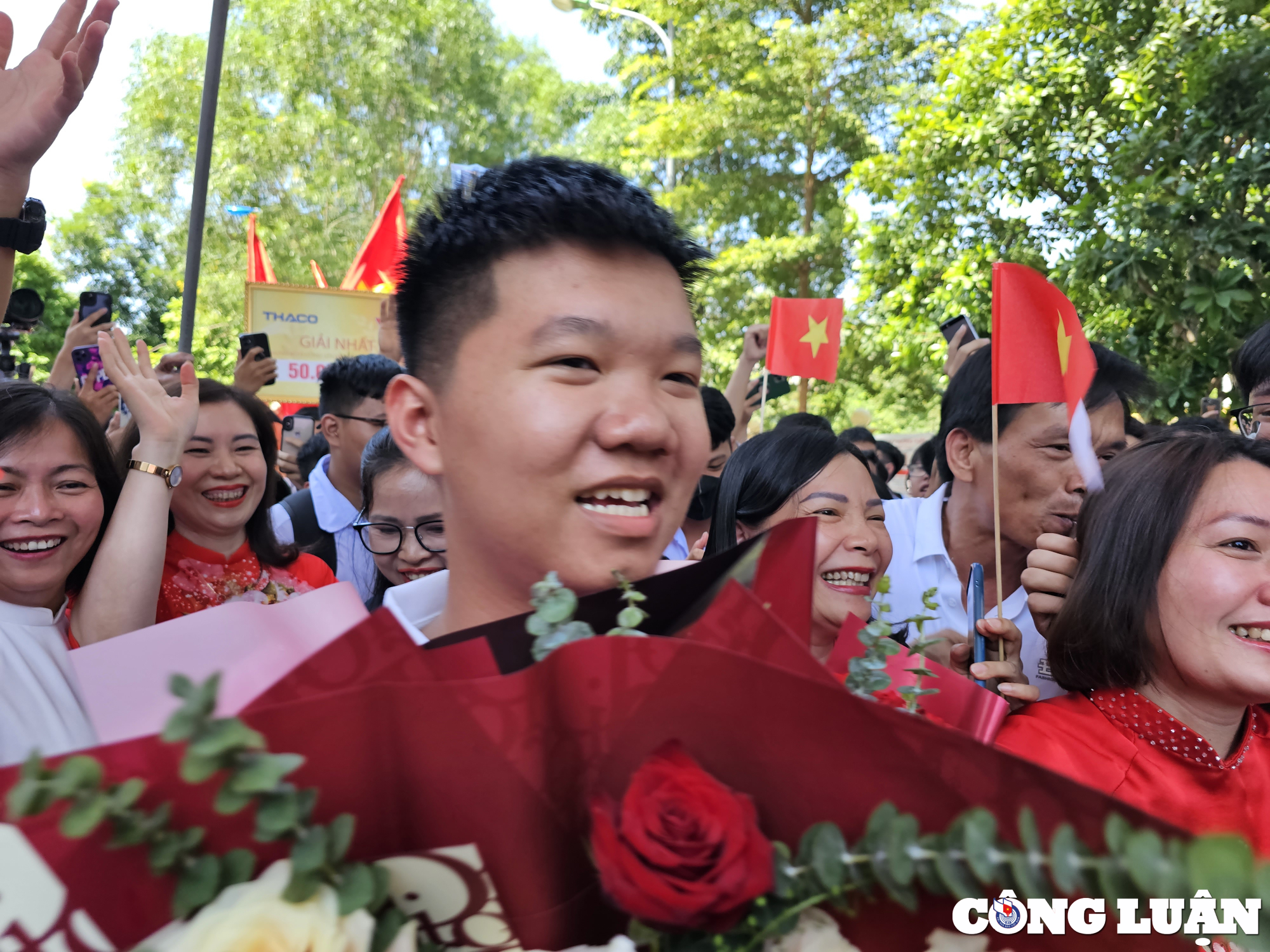 Thanh Hoa Ham Rong High School welcomes the 2023 Olympic champion, photo 7