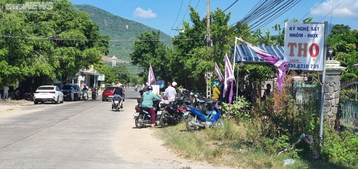 この家はカムラム県カムアンナムコミューンヴィンドン村にあります。