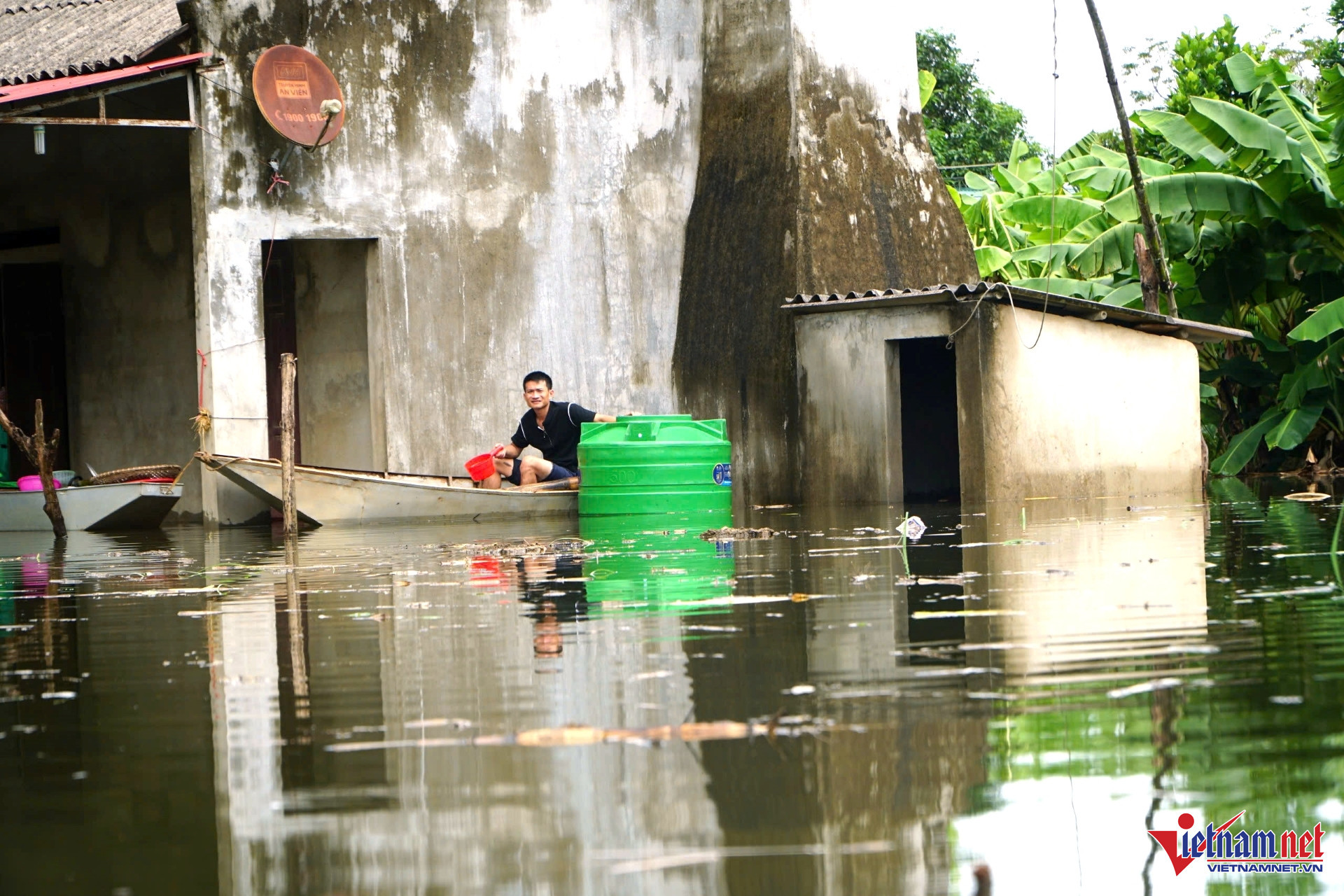 w a3jpg La montaña de agua en Thanh Hoa tiene más de 100 metros de altura y está aislada 4069.jpg