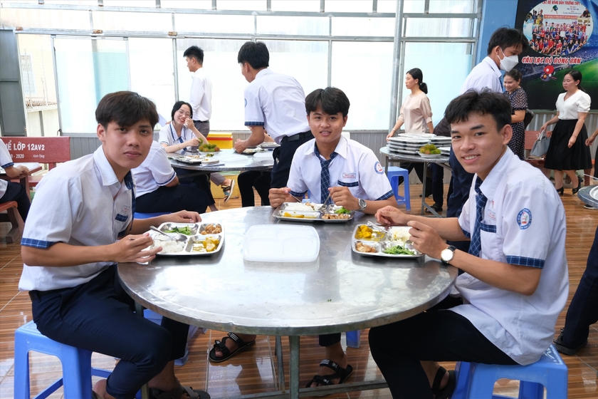 Tử tế không phân biệt lớn nhỏ và phải được nói lên để mọi người cùng biết ảnh 1