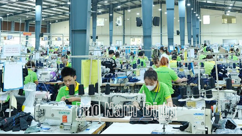 Workers of Giao Thuy Professional Sports Fashion Joint Stock Company compete in 