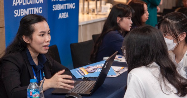 Du học sinh cật lực làm thêm, lên mạng vẫn bị gán mác sang chảnh