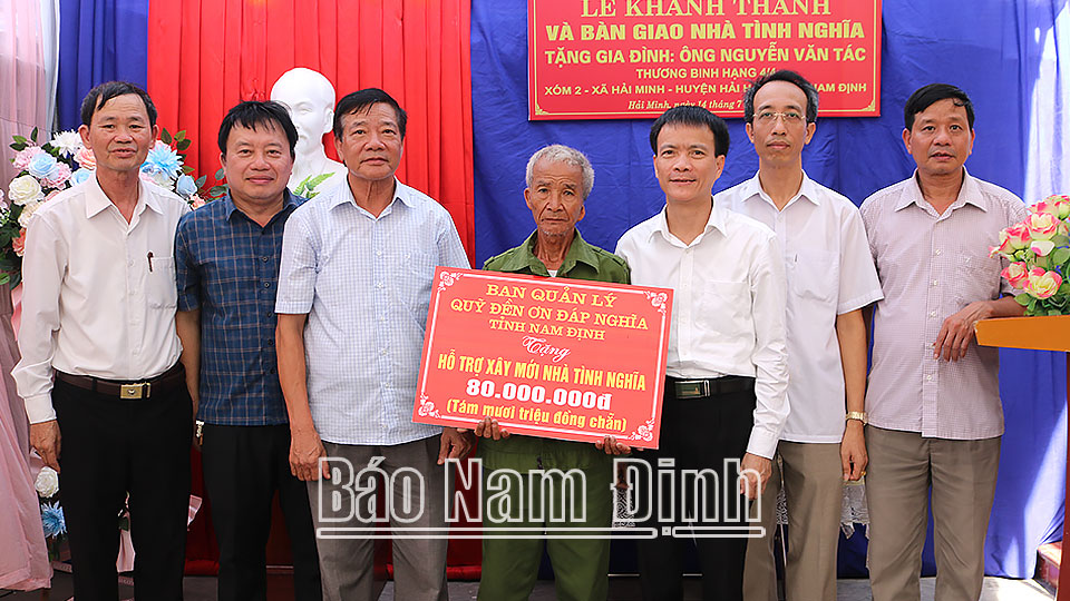 Le Fonds provincial « Remboursement de la Gratitude » a soutenu la construction d'une nouvelle maison de gratitude pour la famille de M. Nguyen Van Tac, vétéran handicapé de classe 4/4 de la commune de Hai Minh (Hai Hau). Article et photos : Viet Thang