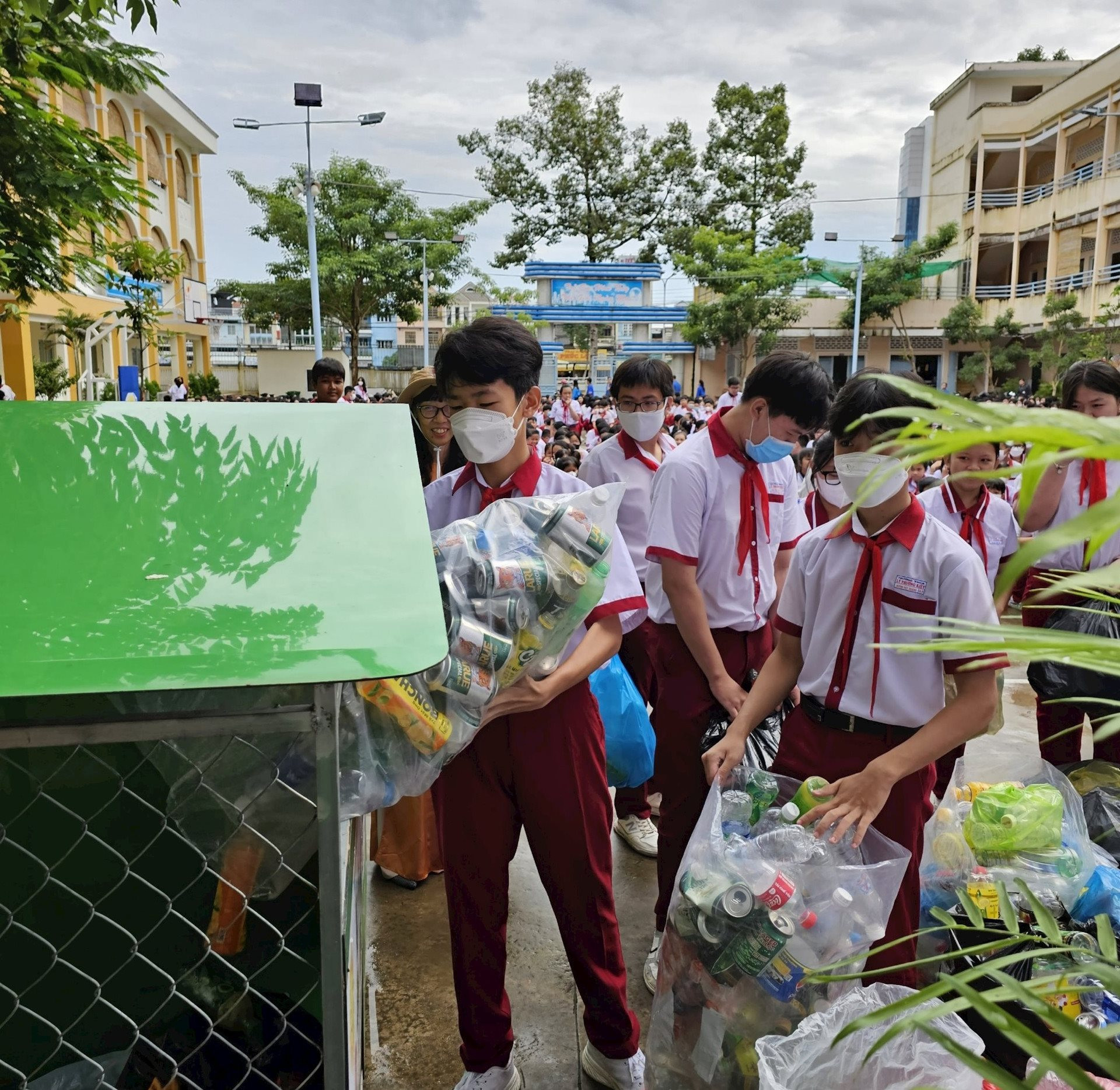 ส่งเสริมขบวนการ “ลดขยะพลาสติก”