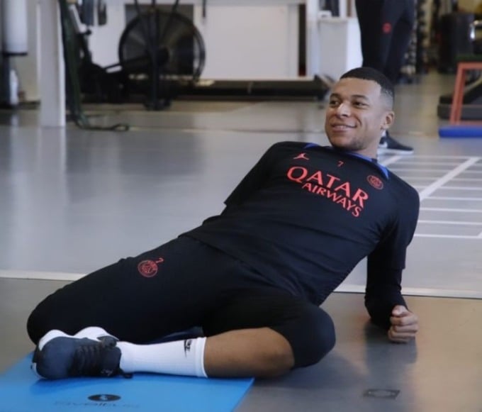 Mbappe works out in PSG's gym at Camp des Loges headquarters in Paris just three days after the 2022 World Cup final. Photo: Instagram @k.mbappe